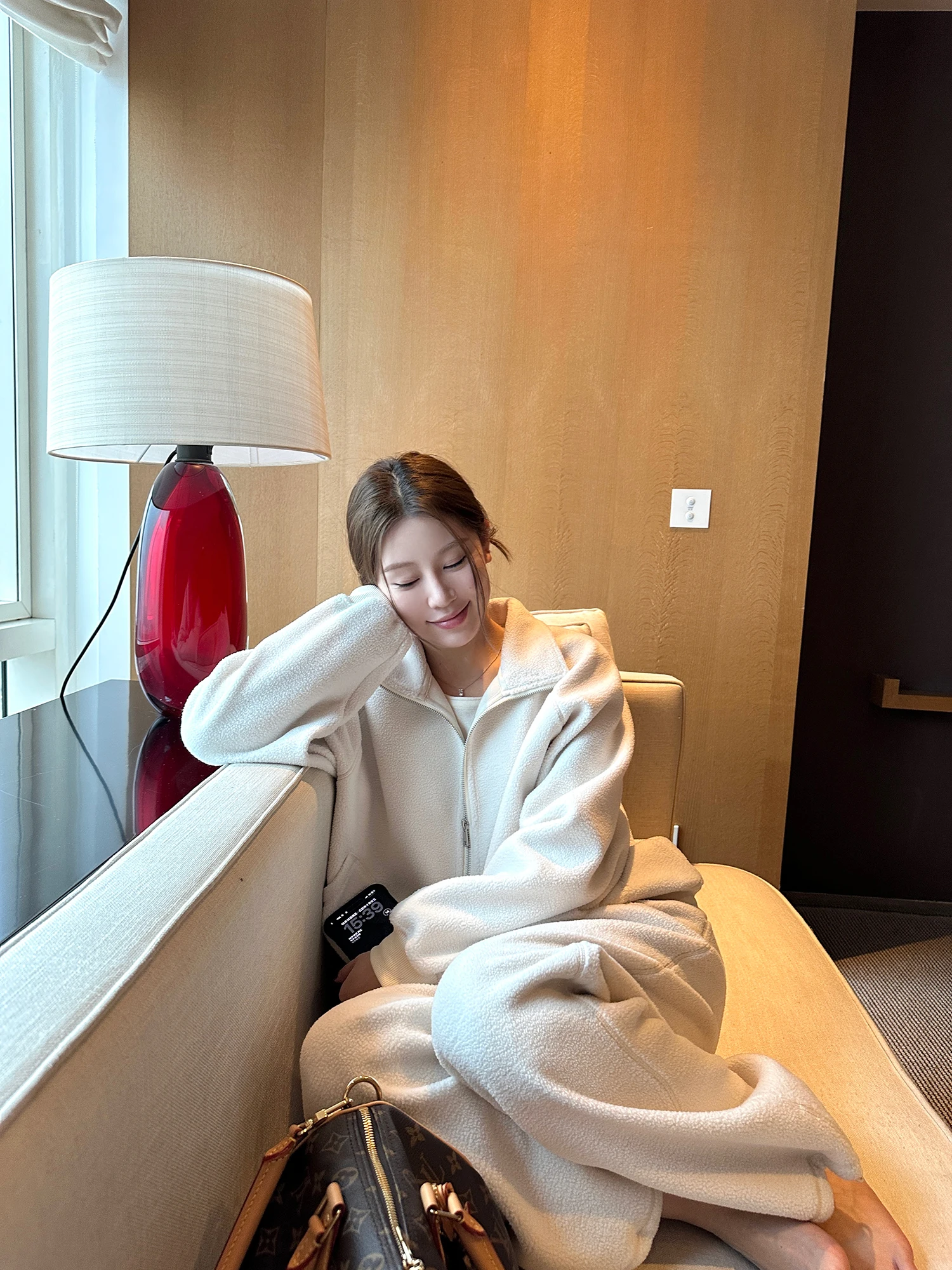 

Комплект из толстовки с капюшоном и широких брюк для женщин: повседневный зимний костюм из двух предметов