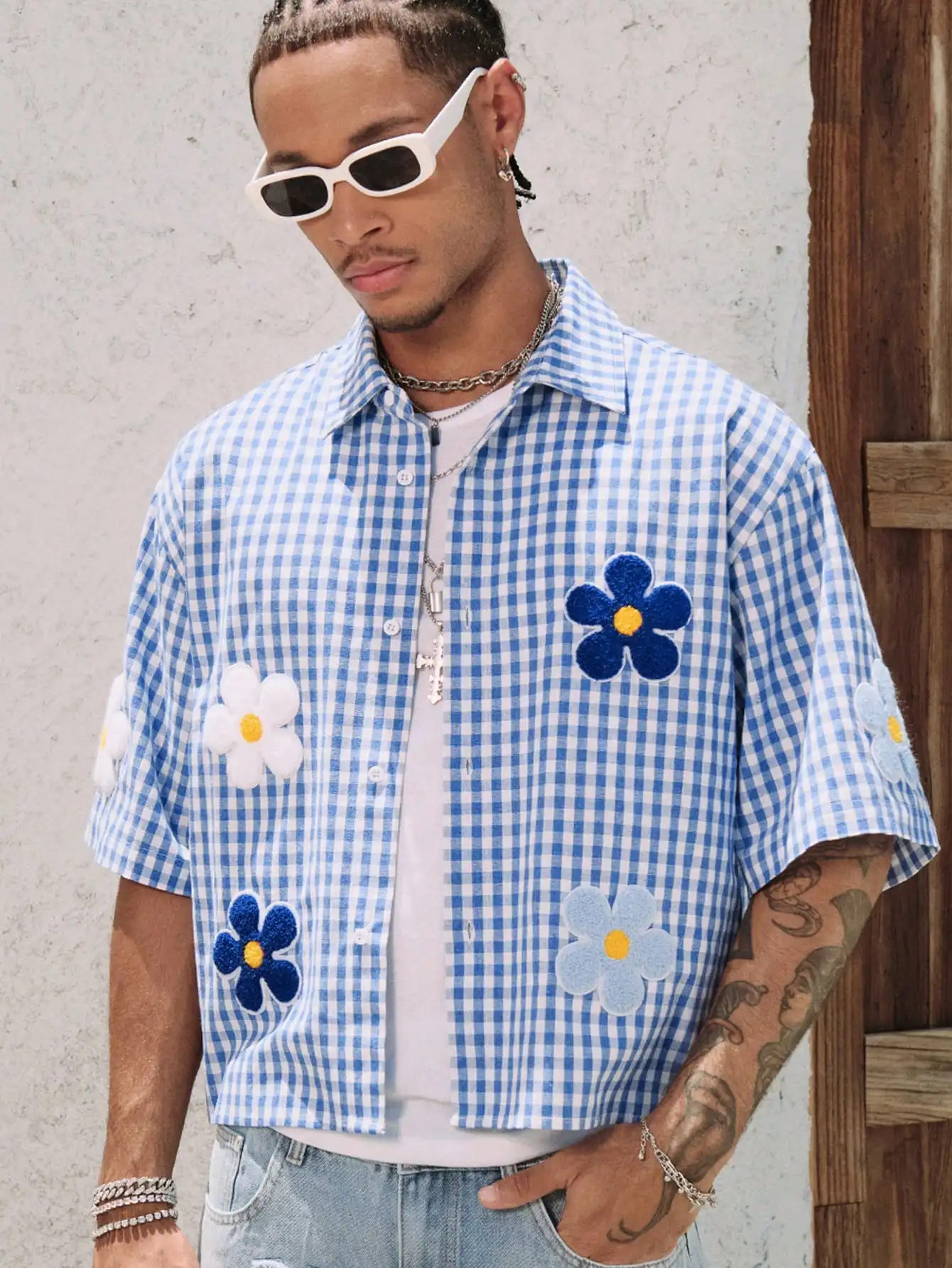 

Men's Blue White Gingham Short Sleeve Shirt with 3D Floral Appliqué, Casual Summer Wear