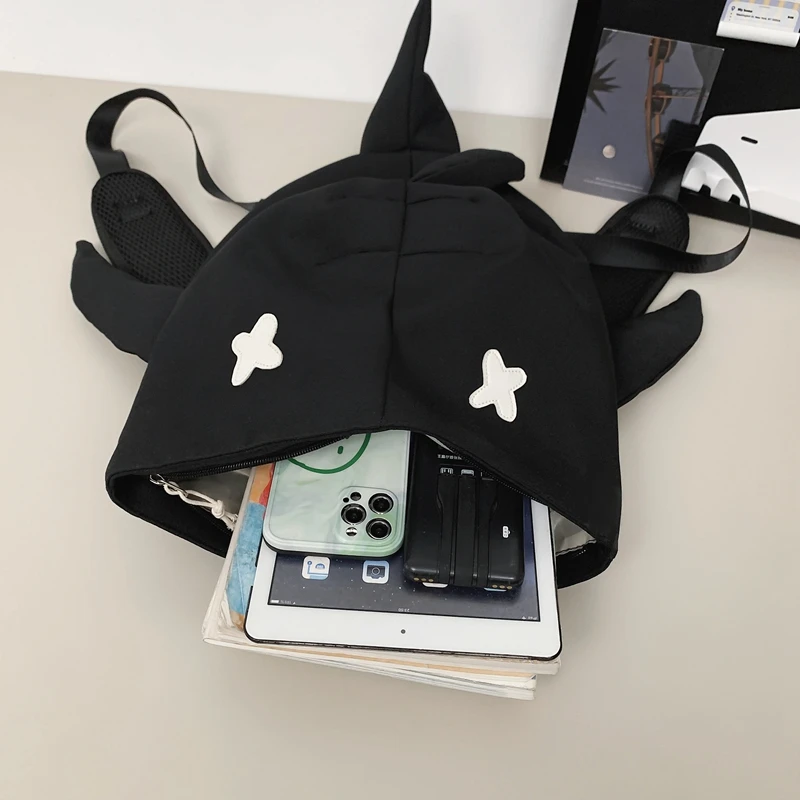Tas punggung kepribadian Avant-garde pria dan wanita dengan bentuk hiu yang sama ransel kasual kapasitas besar tas desain Niche