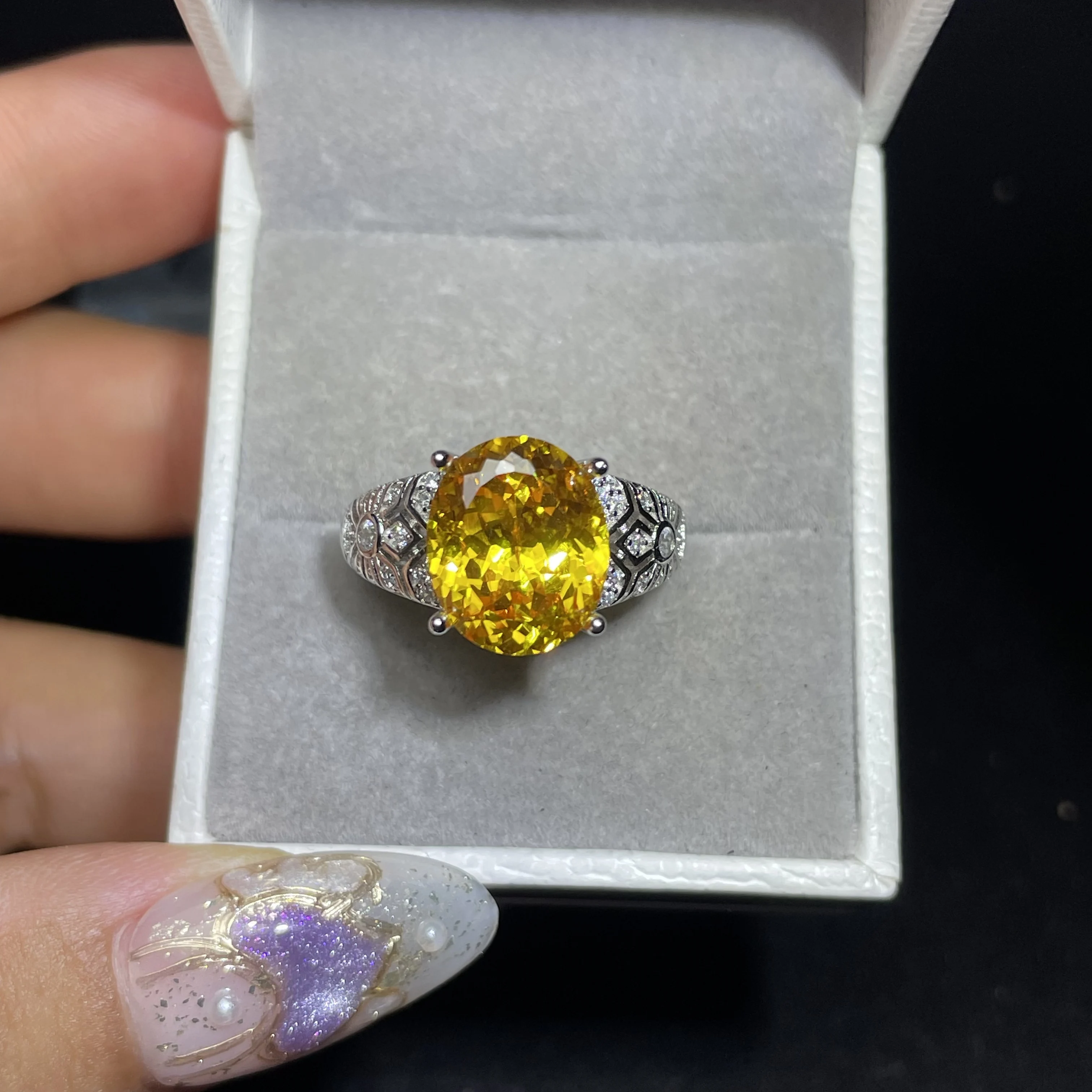 Natural yellow sapphire series 8-carat ring, with a fresh and luxurious design, showcasing the high-end texture of pure silver