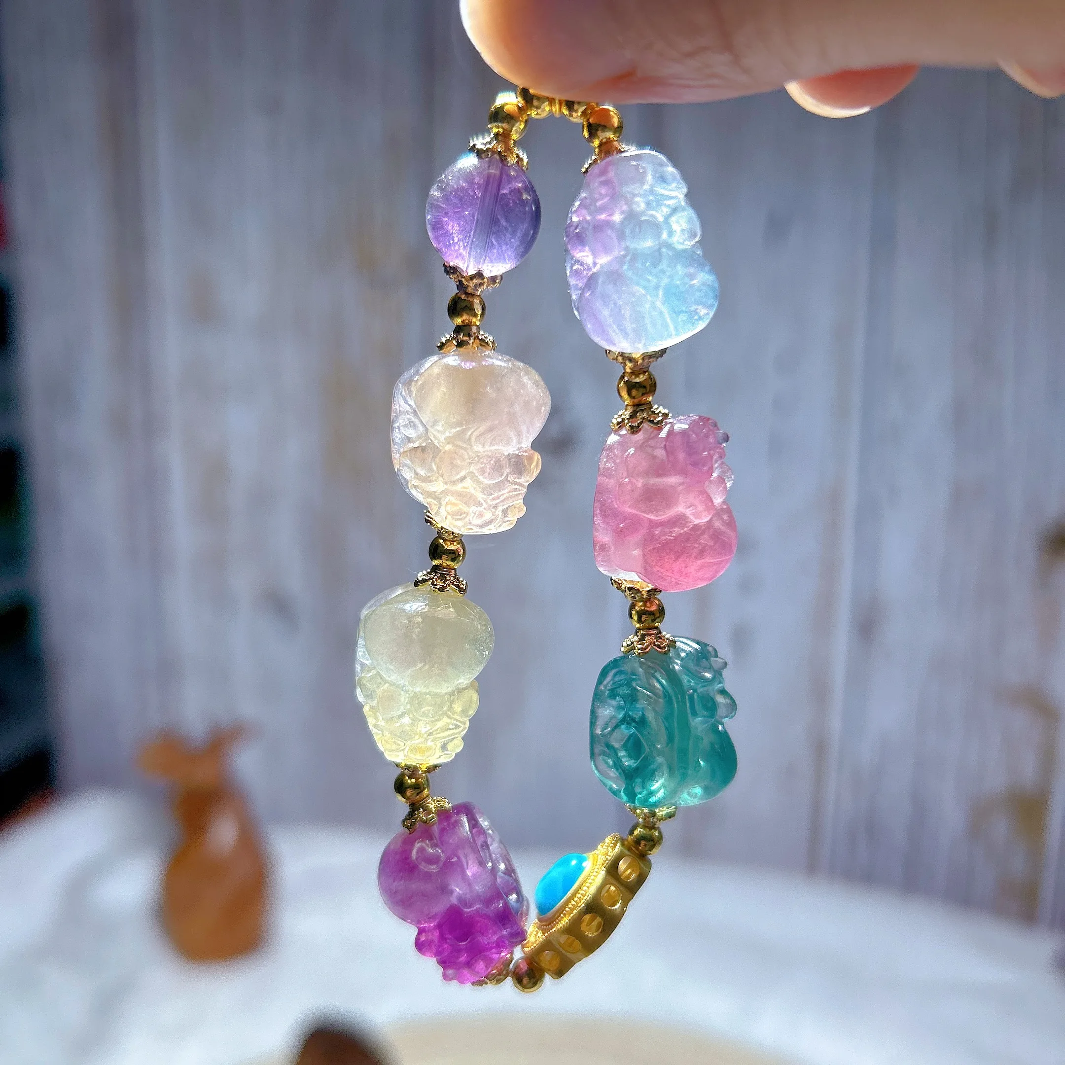 

Natural Crystal Candy Color Fluorite Pi Xiu Carving Bracelet Colorful High Quality Mineral Energy Healing Home Decorations Gift