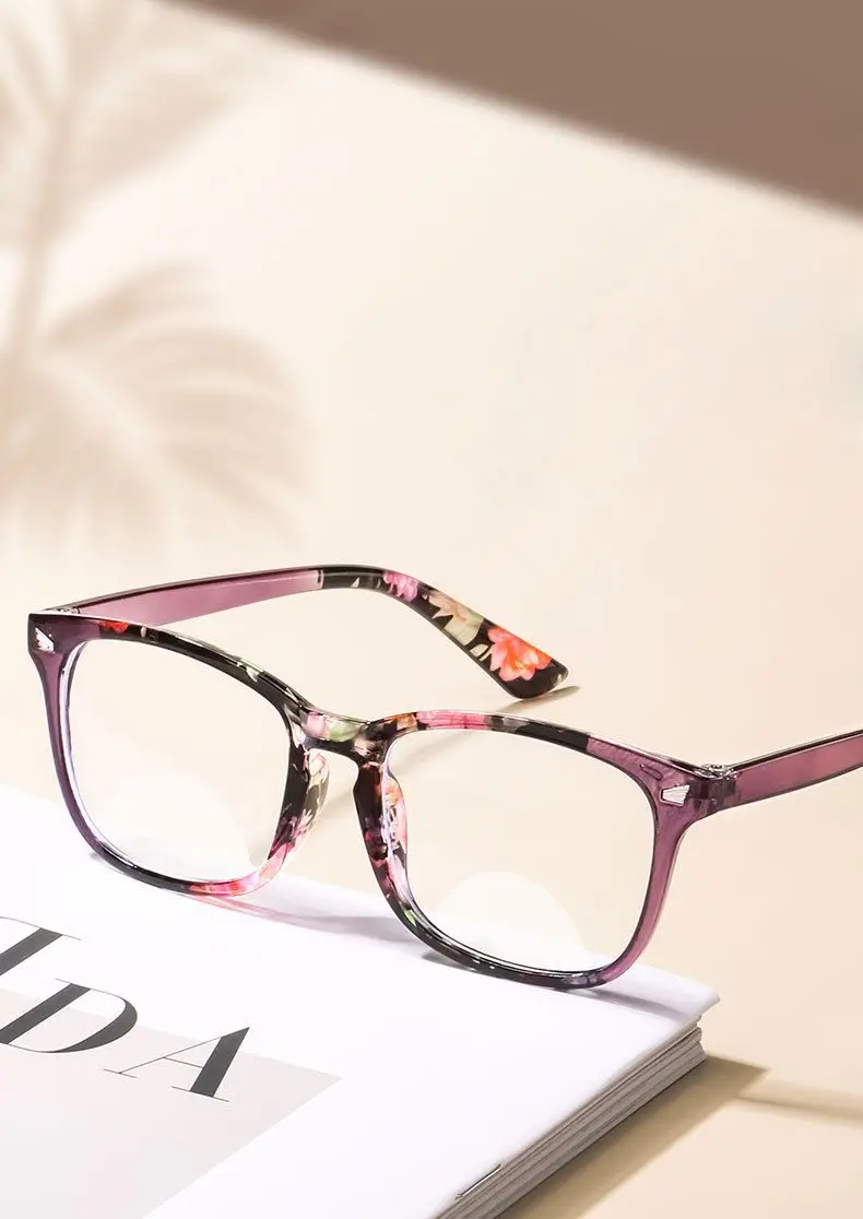 Neue modische Lesebrille für Männer und Frauen mit hochauflösender Lesebrille für Menschen mittleren Alters und ältere Menschen.