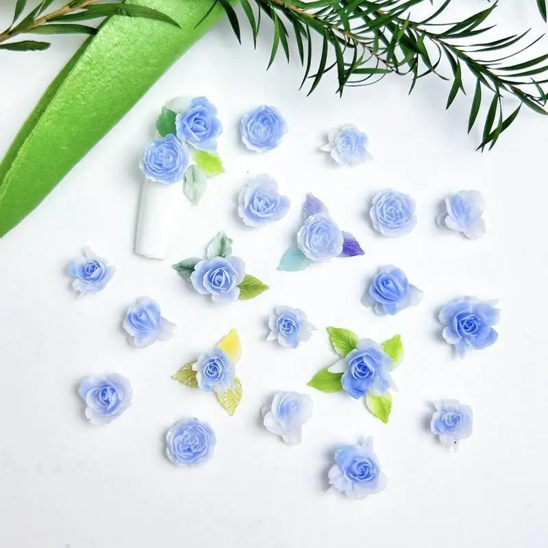 Sfumatura Doppi Colori Decorazioni per nail art in resina rosa Luminoso blu brillante Piccoli fiori freschi Accessori per ciondoli per unghie Unghie fai da te