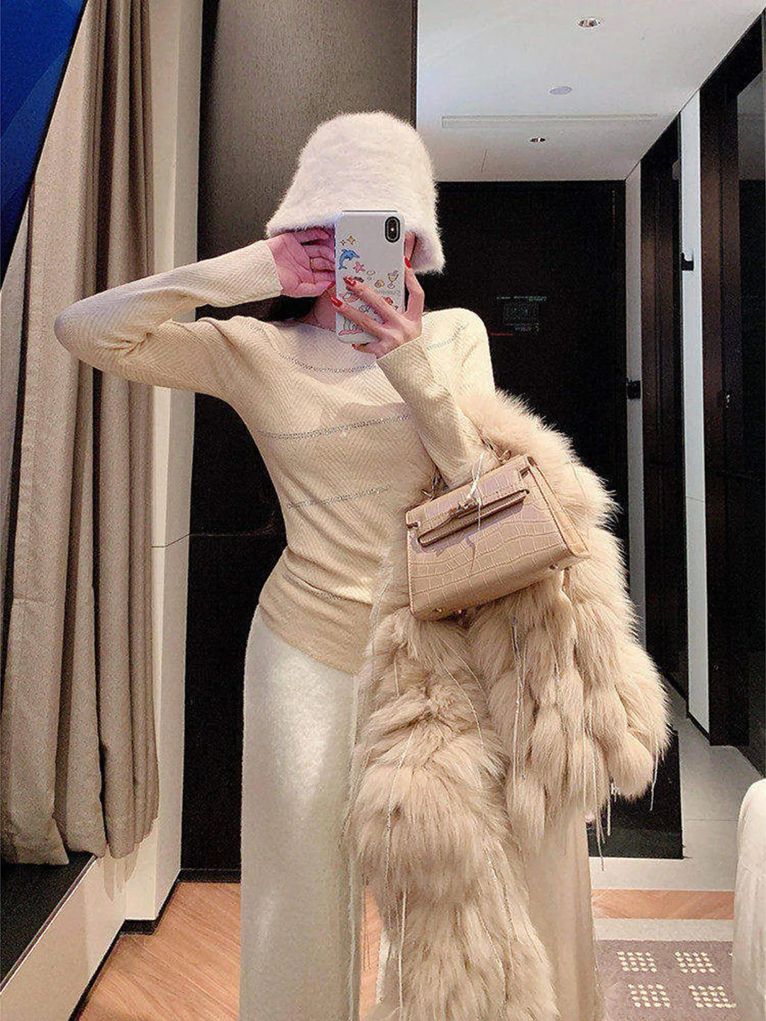 Elegant Long Sleeve Knitted Sweater Women's Slim Fit Beautiful Shiny Sequins Commute Style Korean Version Spring New Arrival