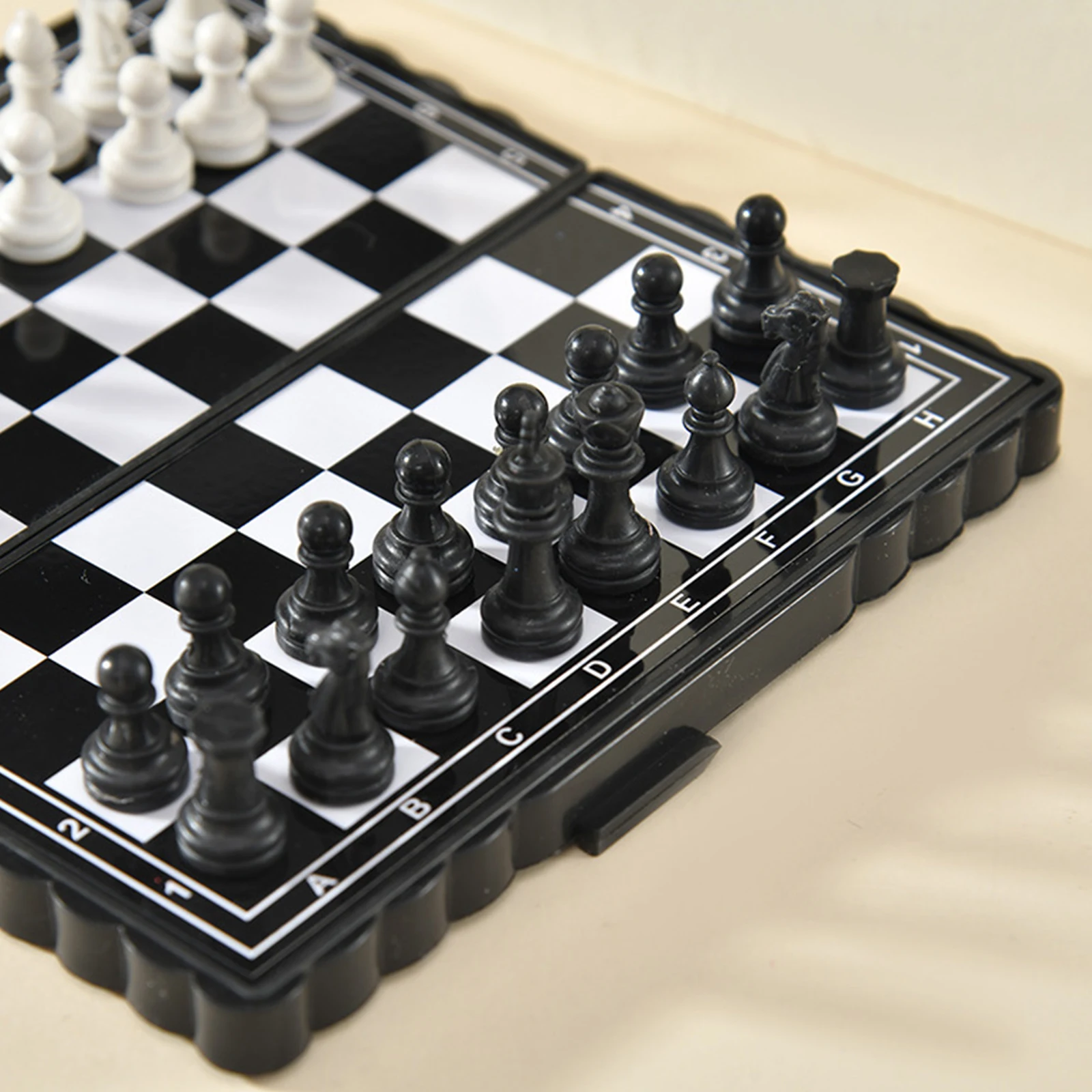 Magnetic Travel Chess - Tragbares Mini-Magnetschachspiel Magnetisches Schachbrett-Set Faltbares Internationales