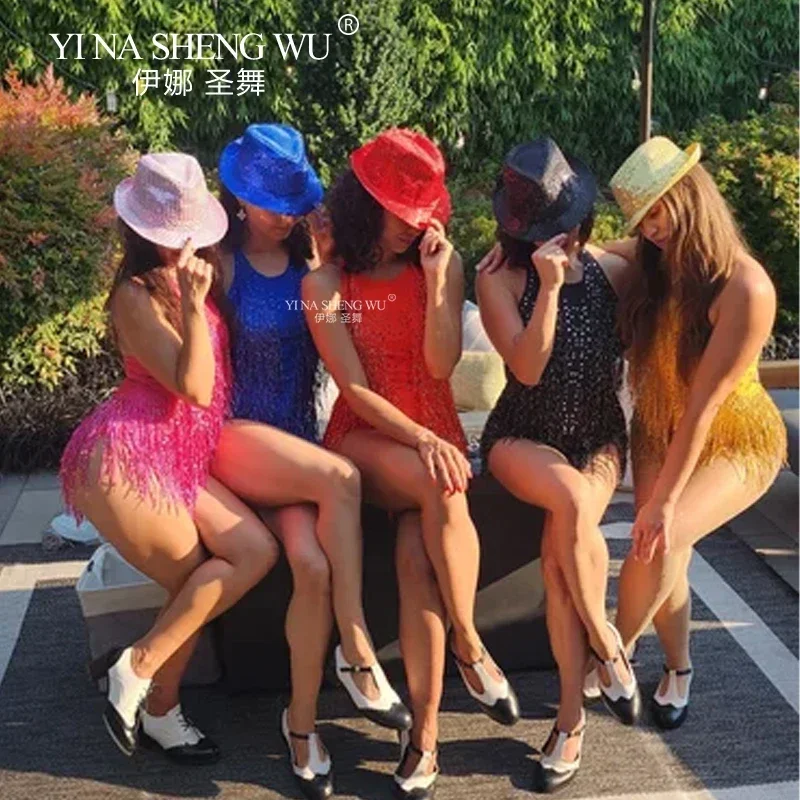 Abito da ballo latino da donna Costume da spettacolo teatrale Nappa con diamanti lucidi Gonna senza maniche con collo appeso Tuta sexy con frange jazz