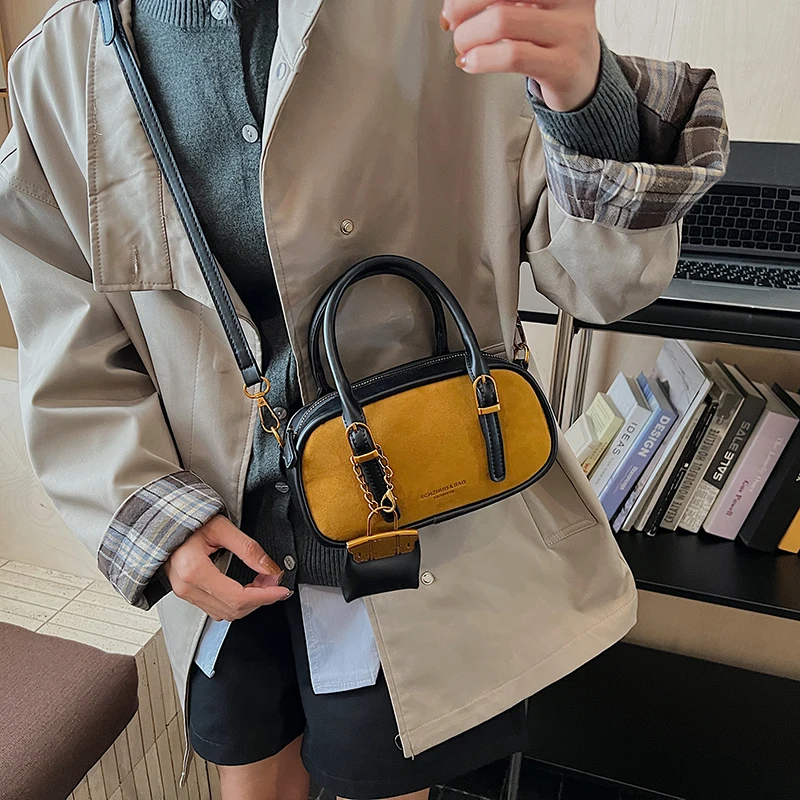 

Luxury Tote Messenger Purse Shopper Commuter Bag With Large Capacity And Elegant Leather Design