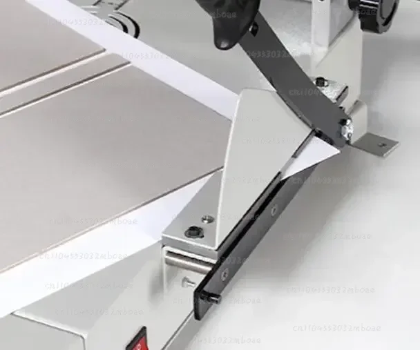 

Машина для изготовления обложек книг KDC-100P с функцией выдавливания пазов