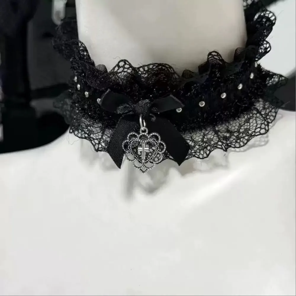 Gothic-Halsband aus schwarzer Spitze mit Schleifen- und Kreuzanhänger, Vintage-Y2K-Halskette mit Gummiband für Mädchen, Punk-Lolita-Cosplay-Kragen-Schmuck. – Detail 4