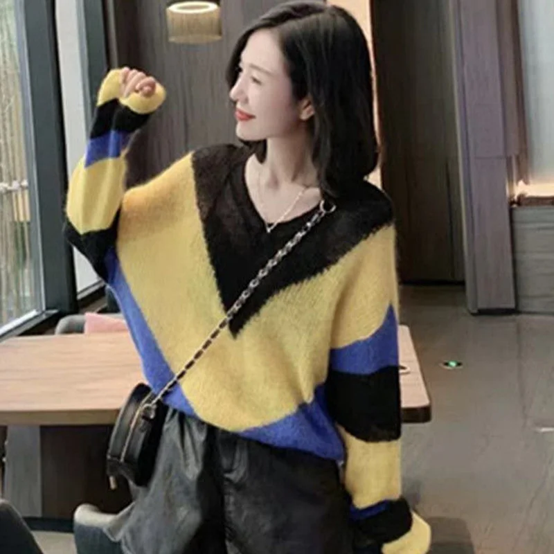 Fashion Sweater Women Luxury Womens Sweaters Winter 2024 Trend Black Pullover Tops Striped Designer V Neck Aesthetic Vintage New