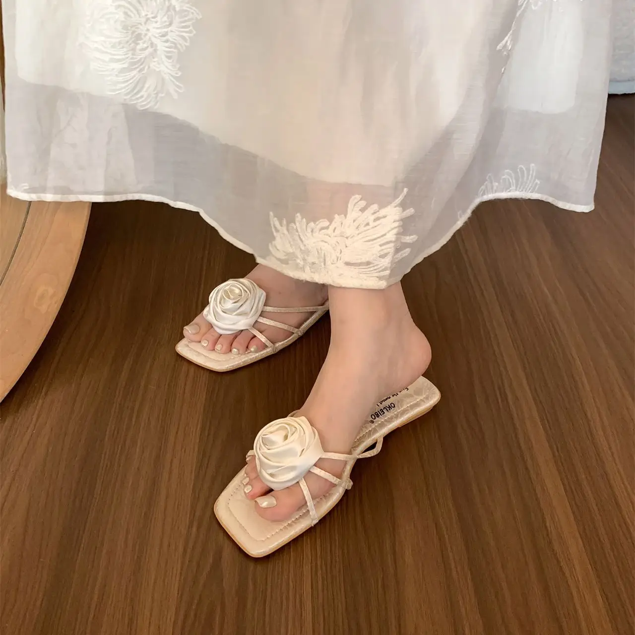 Bai lamos Marke Frauen Hausschuhe flache Absätze Kleid Sandalen Schuhe Sommer neue 2024 Mode Strand Flip Flops zu Fuß im Freien Rutschen Muj