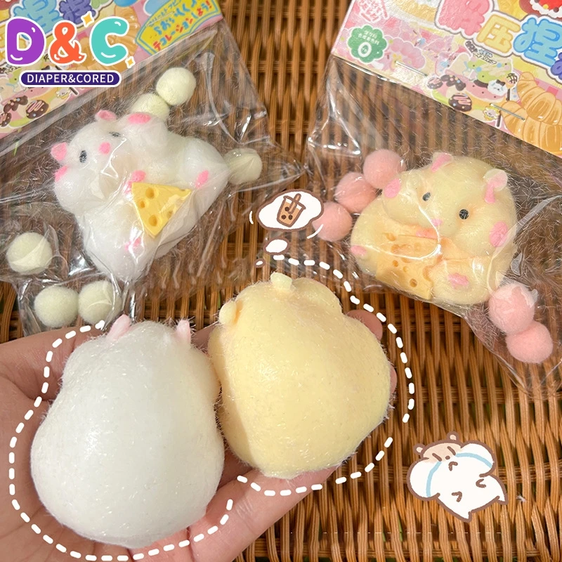 Juguetes de peluche flocados de hámster suave graso lechoso Kawaii, juguetes de cápsula originales de Japón, juguetes para apretar y aliviar el estrés