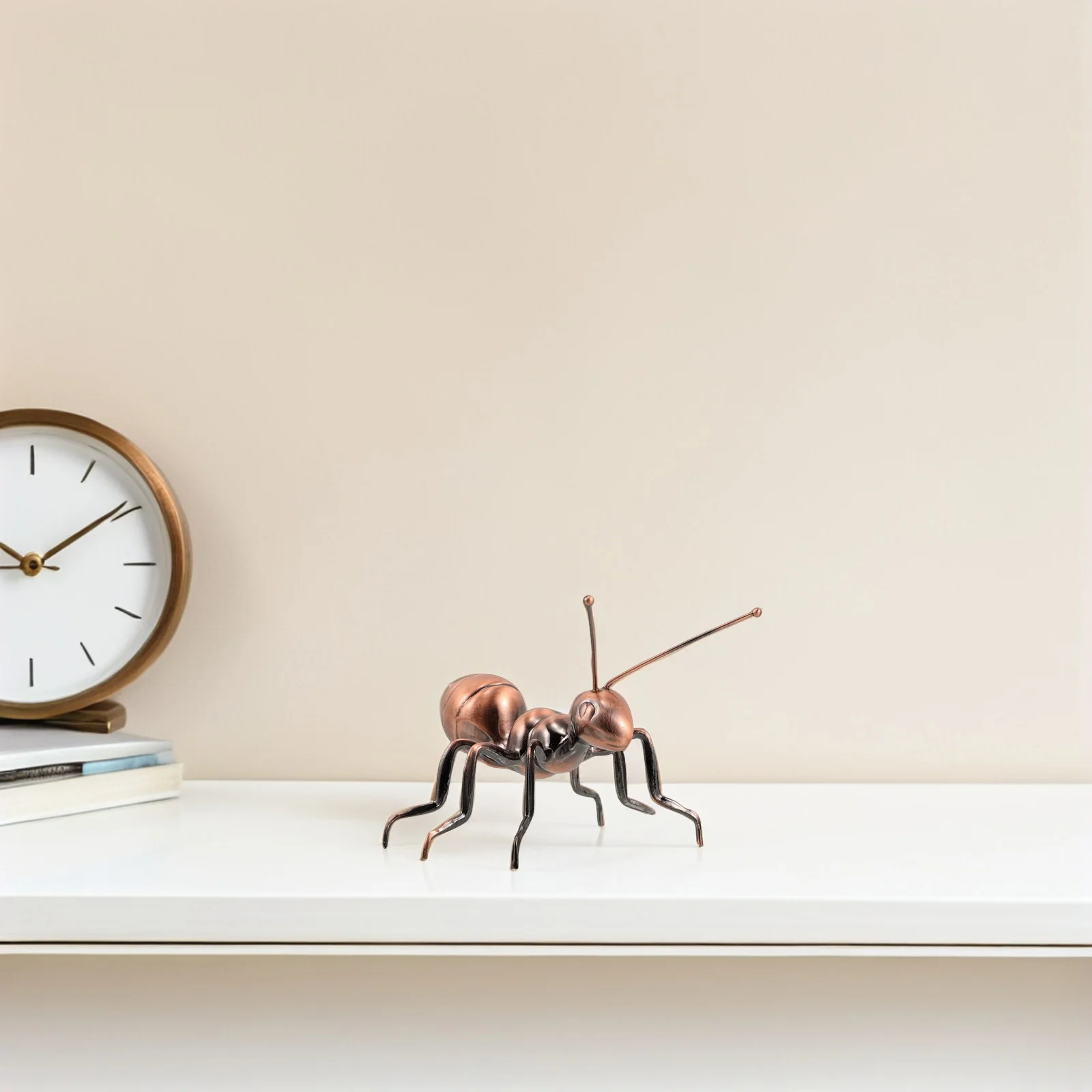 

Vintage Metal Ant Ornament Decorative Miniature Sculpture for Desk Garden Shelf Home Decoration Metal Garden Decoration