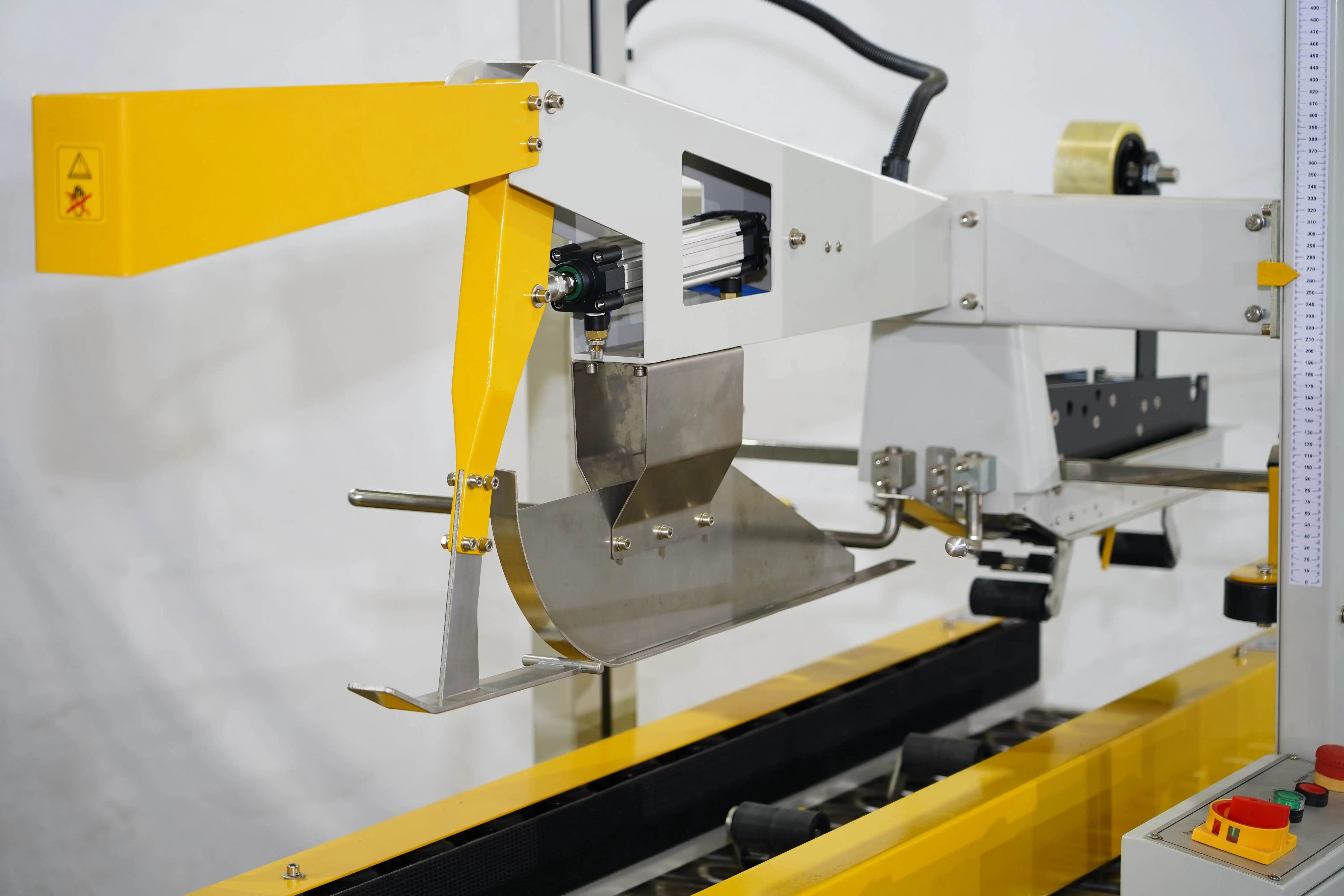 Automatic Flap Folding Carton   Machine Bottom and Top Belt Sealing Machine