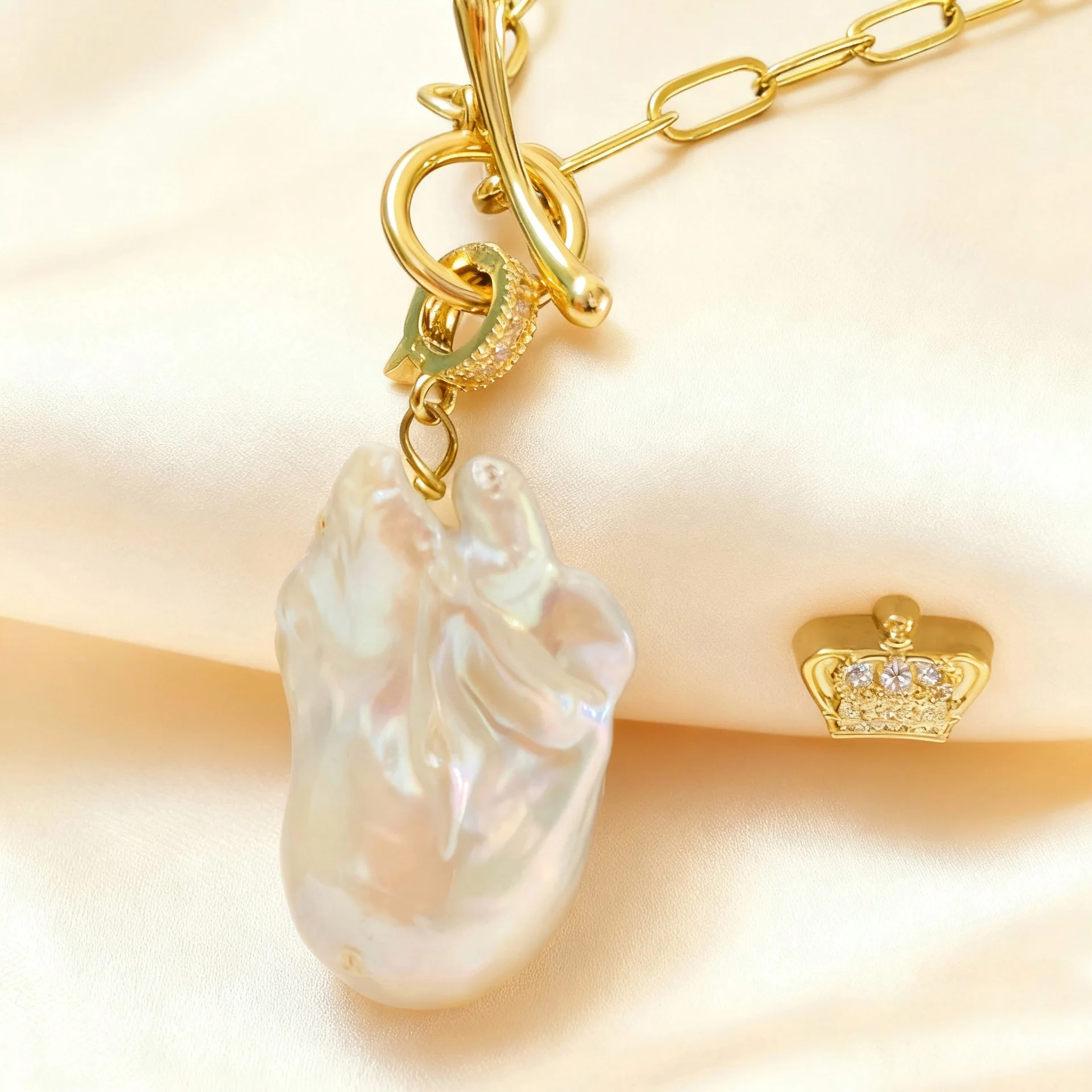 

Natural Baroque pearl pendant copper plated 18K real gold necklace collarbone chain niche design simple