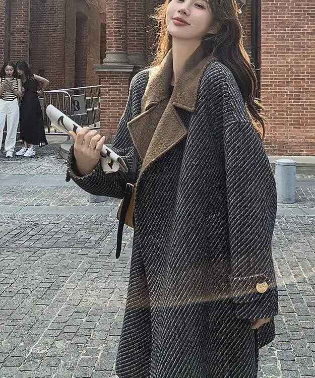 

Шерстяные пальто, женское шерстяное пальто, черное женское зимнее полиэстеровое двубортное стеганое бронзовое укороченное приталенное талию на пуговицах