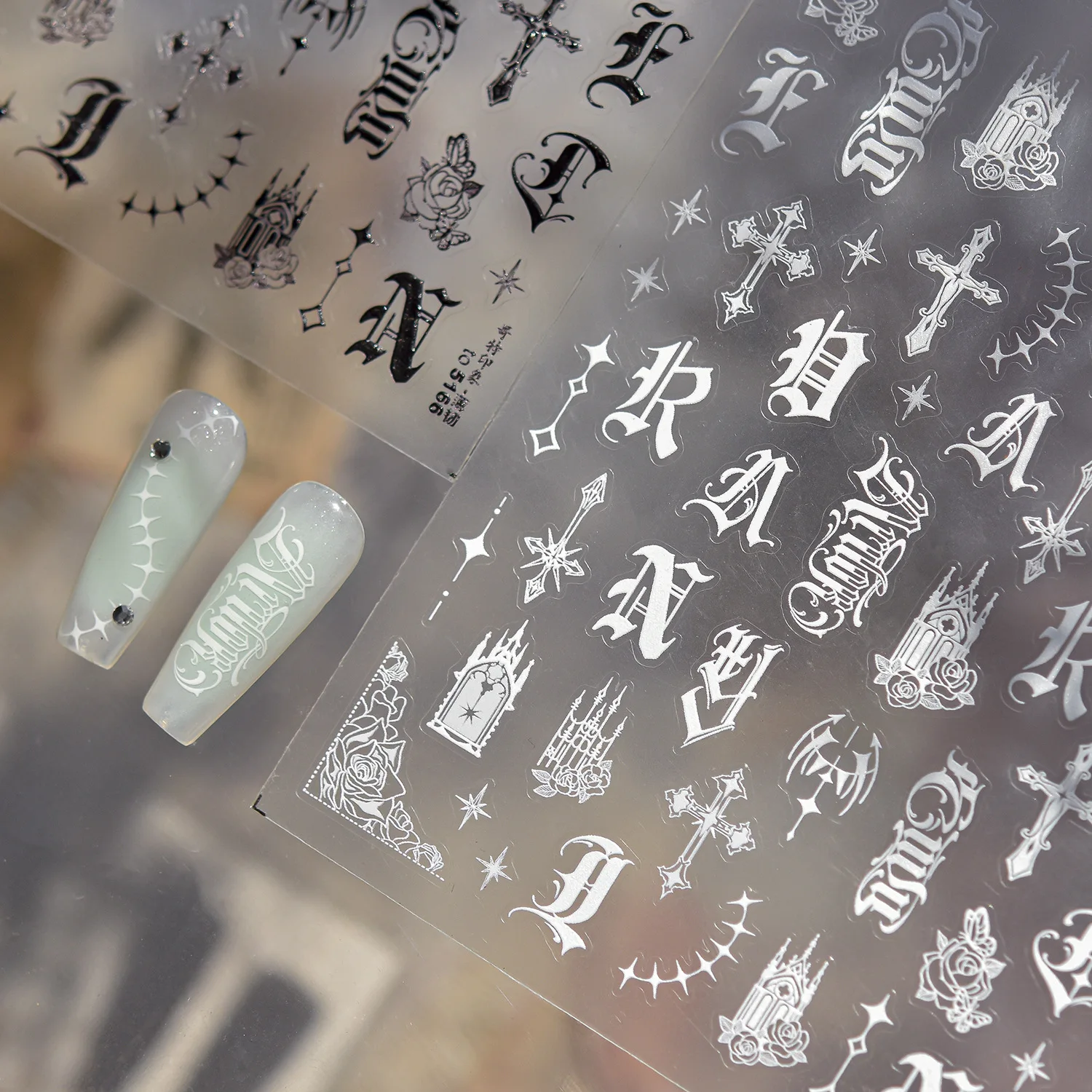 Gli adesivi per nail art sottili e resistenti Impressione gotica scura Unghie autoadesive Decorazioni 3D Adesivi per unghie retrò fai da te