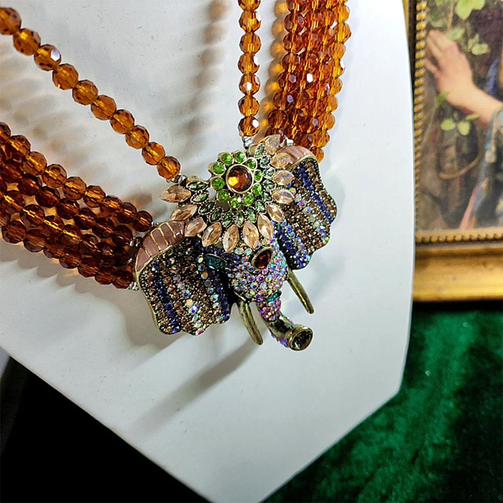 Orecchini con collana con pendente a forma di elefante in cristallo marrone dal temperamento vintage per il commercio all'ingrosso di gioielli girocollo per ragazze da donna