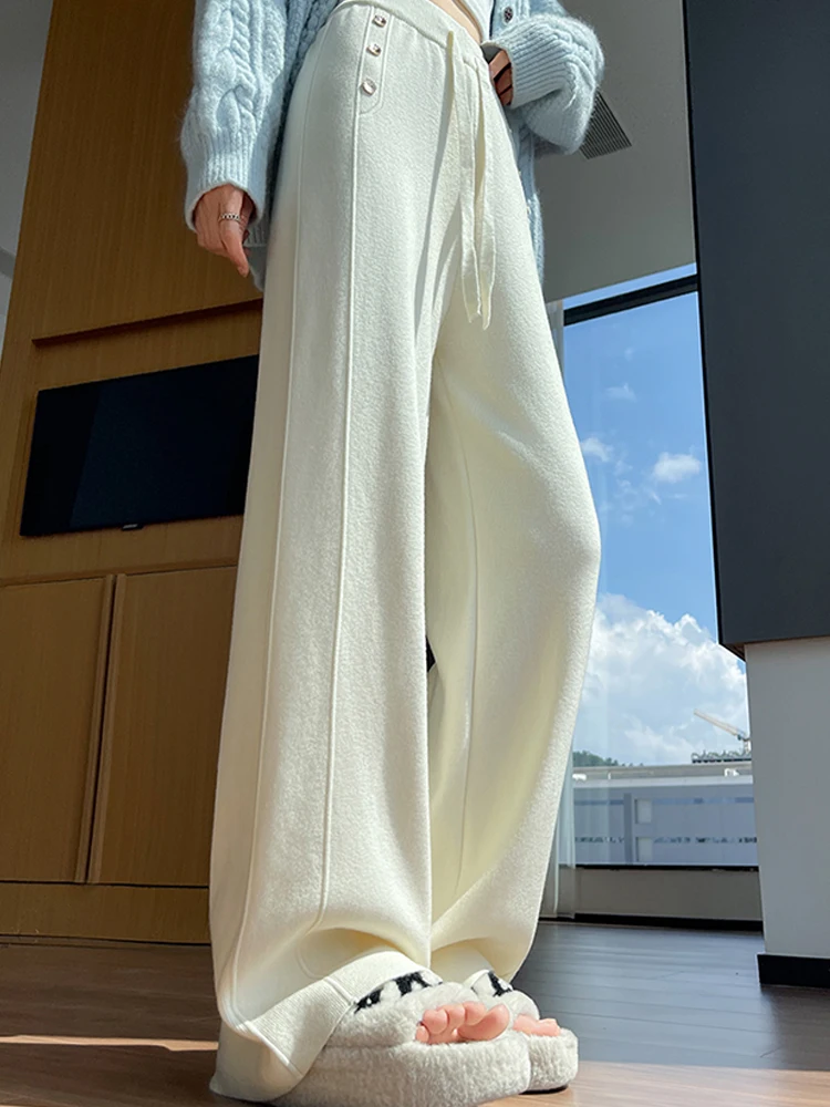 กางเกงถักตกแต่งกระดุมหวานๆ สำหรับผู้หญิงในฤดูใบไม้ร่วงและฤดูหนาว ให้ความรู้สึกหนานุ่ม หลวมสบาย สไตล์ลำลอง ขากว้าง