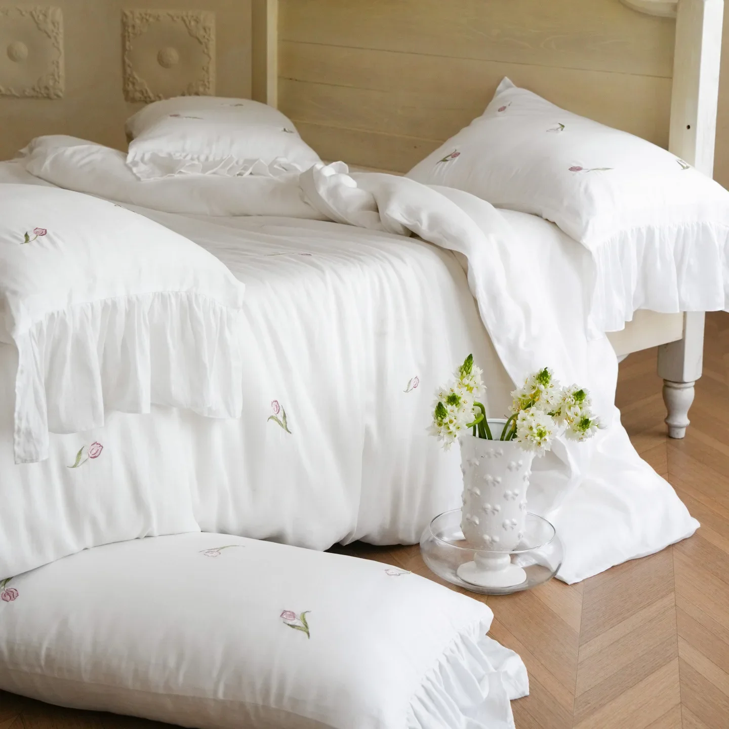 4pcs Rose Embroidered Duvet Cover Set (1*Duvet Cover + 2*Pillowcase+1*Sheets), Princess Style Lace Bedding Set