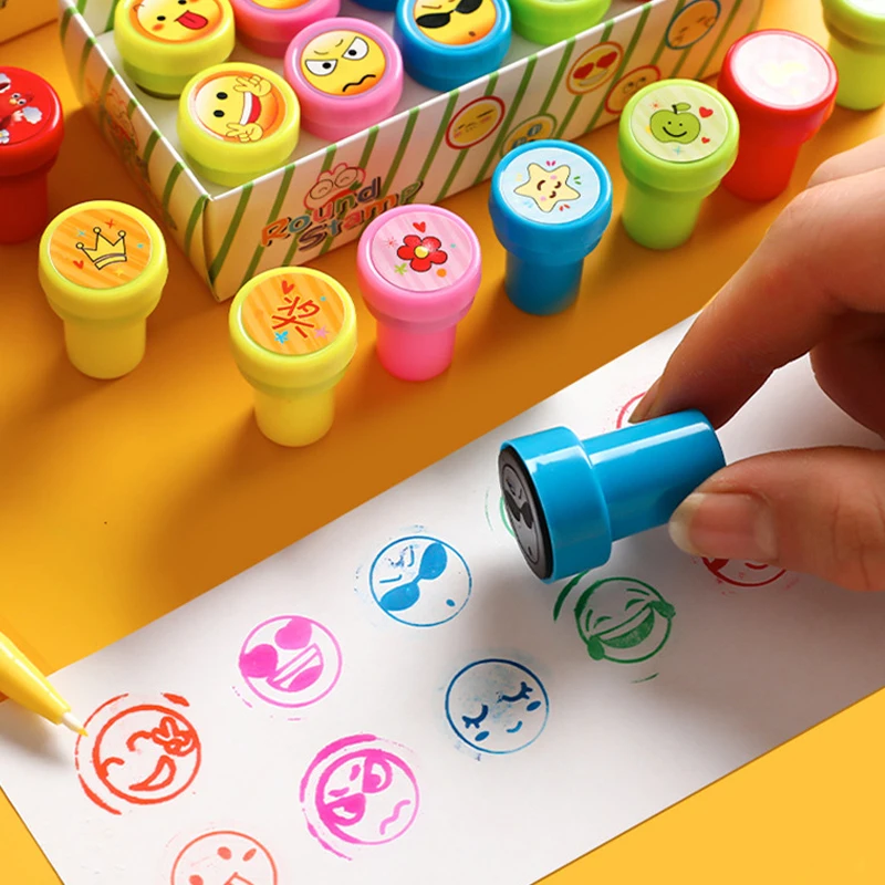 10pcs Cartoon Pattern Stamp Cartoon Smiling Face Children's Clip and Paste Toy Stamp DIY Painting Photo Album Decoration