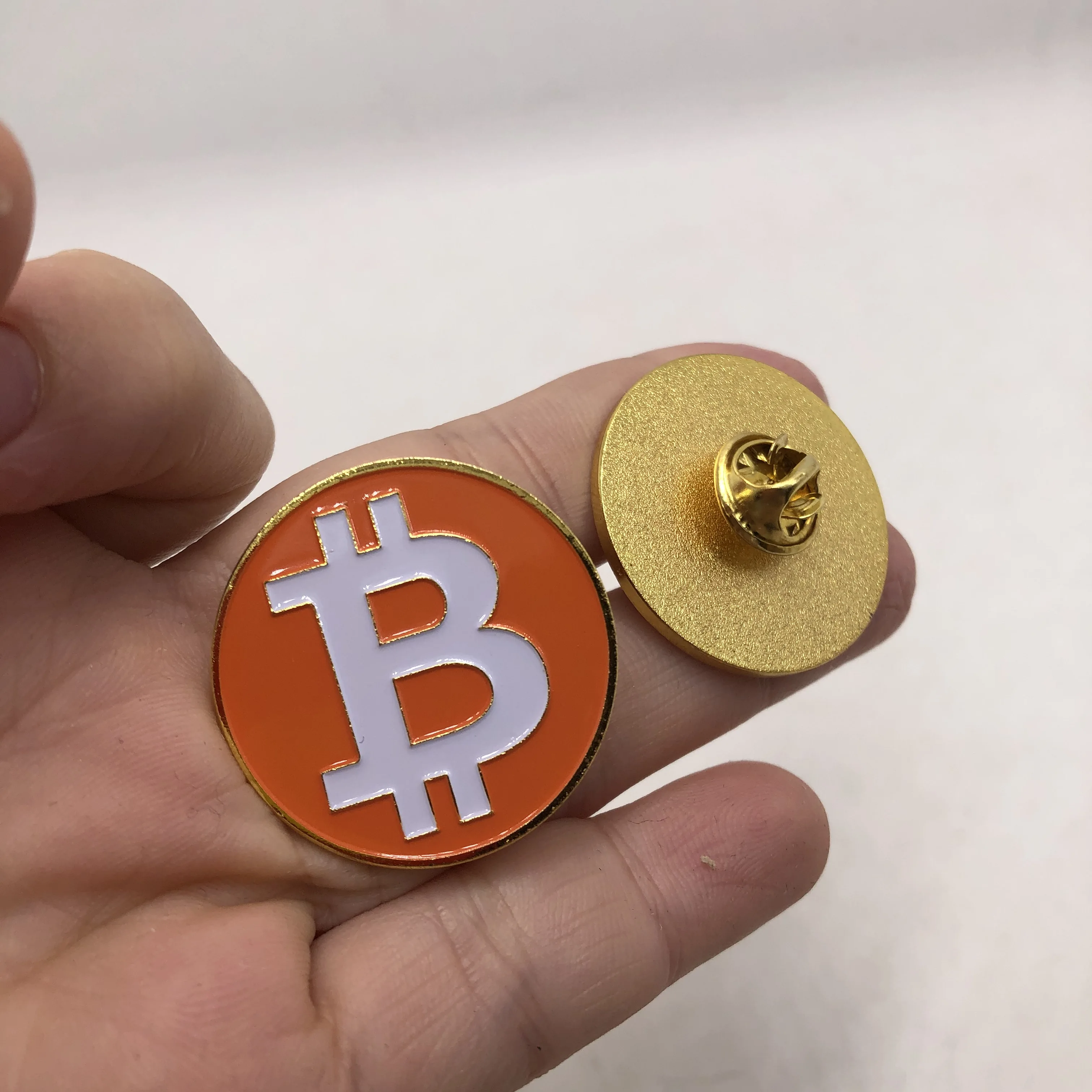 3mm Creative Souvenir Zinc Alolly Bitcoin BTC Brooch Fashion High Quality it Coin Art Collection Physical Gold Commemorative