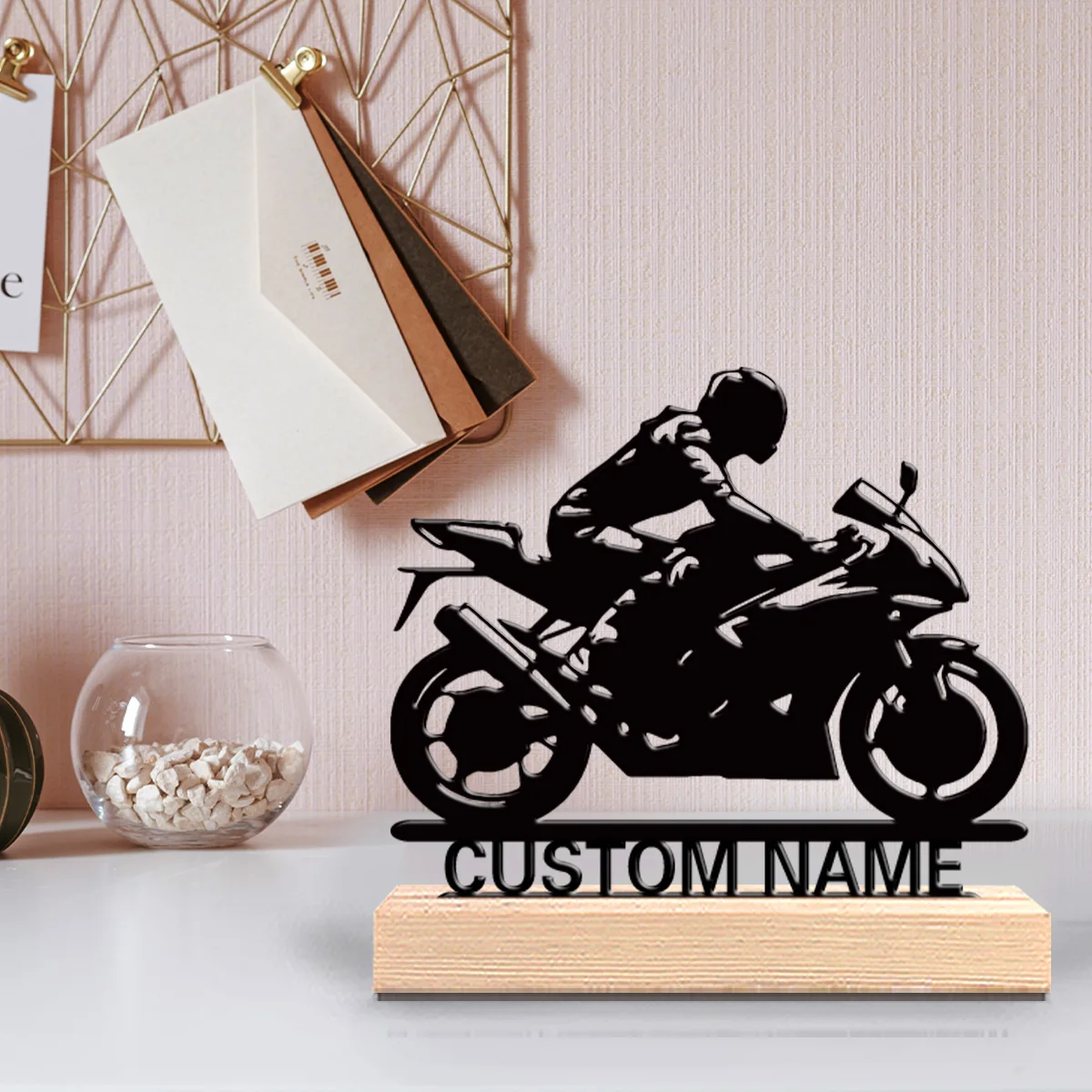 1pc Desktop Metal Ornaments Customizable Content Equipped with Wooden Base Bar Decoration, Holiday Gifts