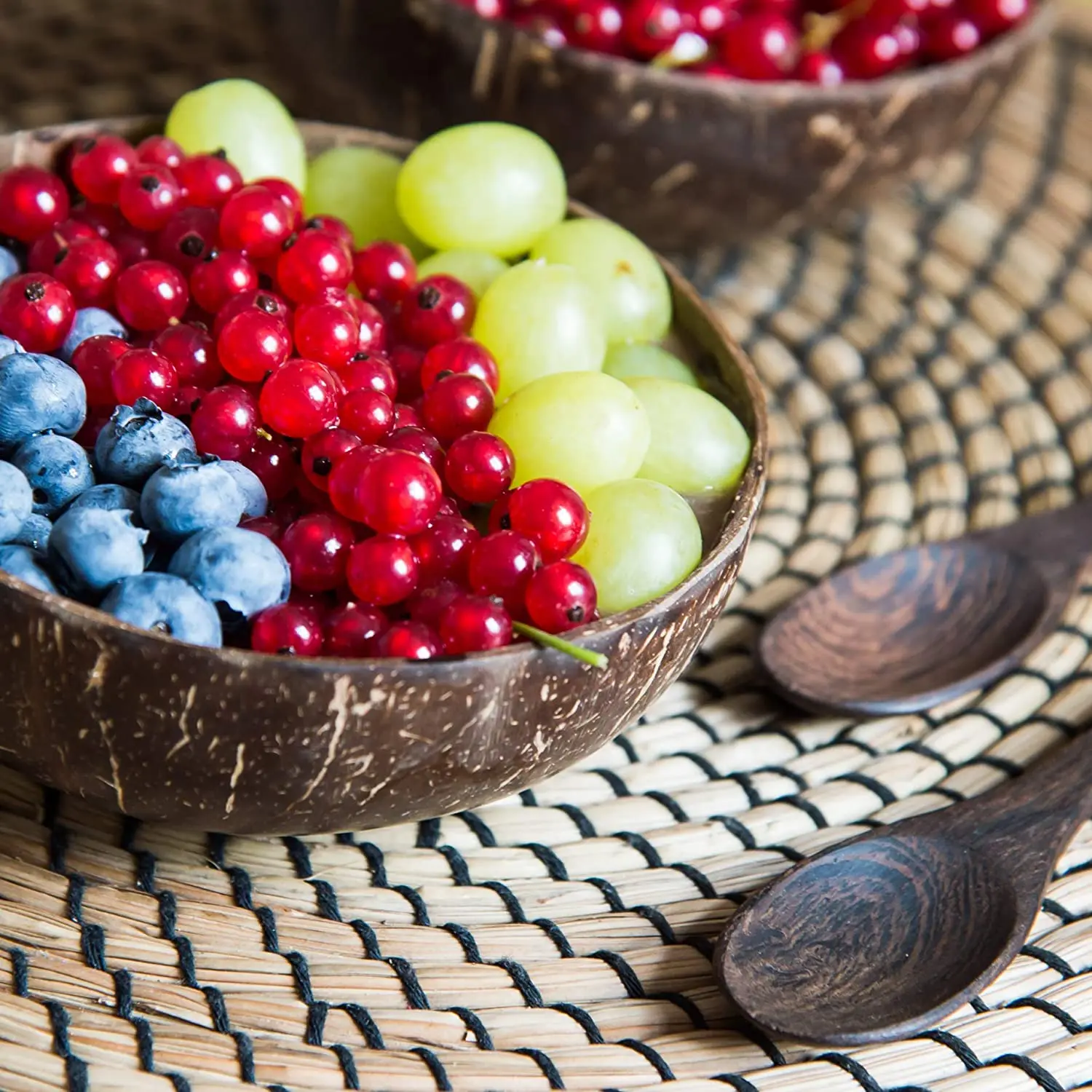 Coconut Bowls and Wooden Spoons for Serving Noodle Pasta Smoothie Porridge Handicraft Decoration Coconut Shell Bowl