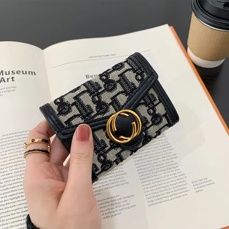 

Multifunctional Women's Wallet, Light Luxury Brand with Compact Storage and Durable Construction for Daily Use