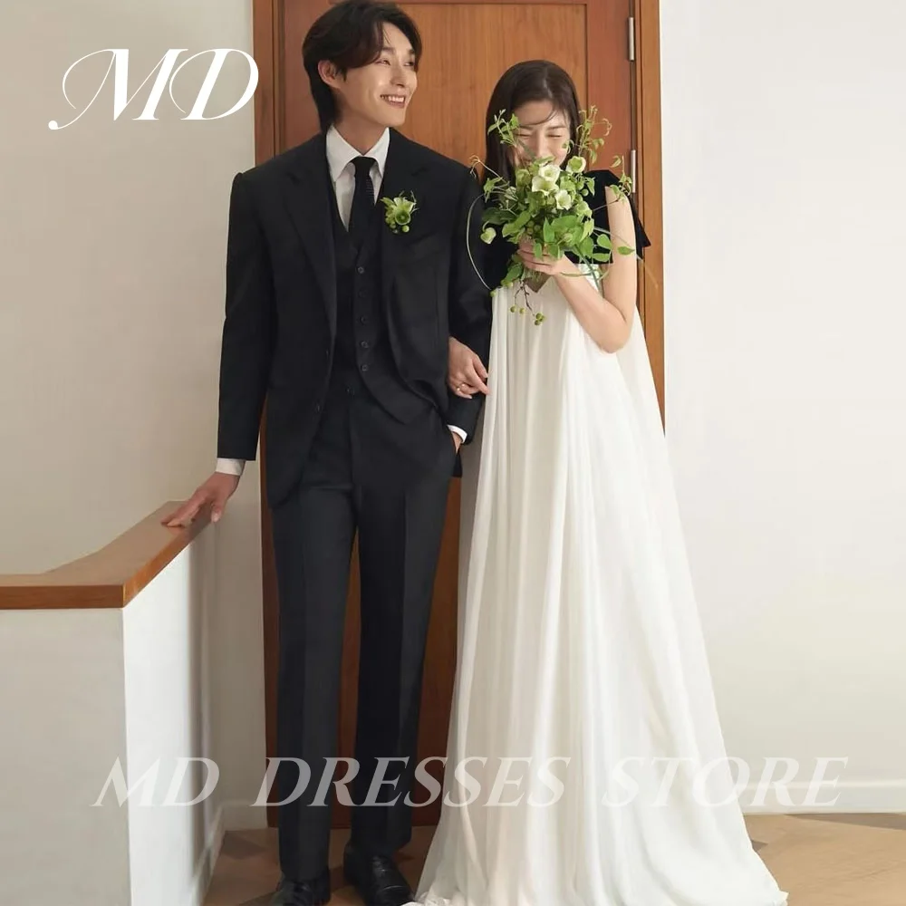 MD Simple สีขาวตรงชุดแต่งงานแขนกุดสายคล้องคอ Draped เกาหลีถ่ายภาพ ที่กําหนดเองความยาวชั้นชุดเจ้าสาว