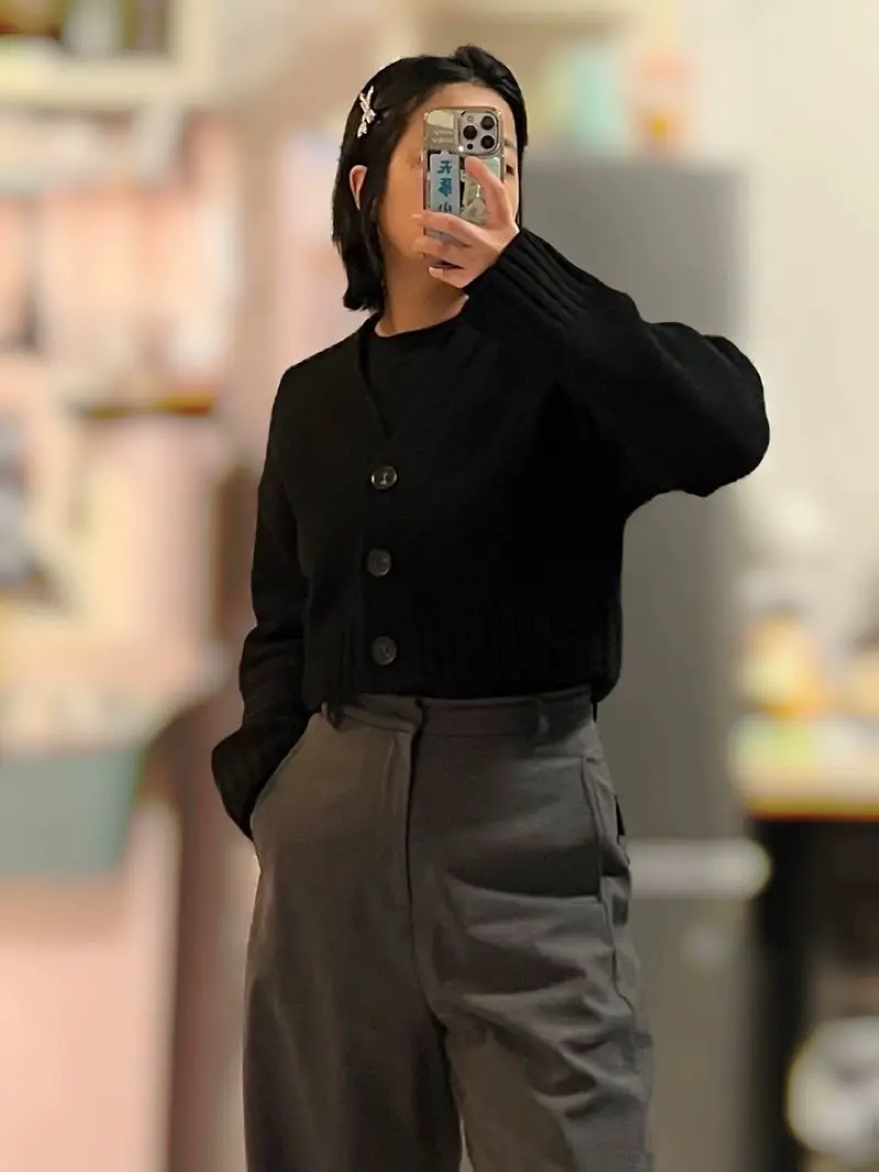 

Ethereal MD 2025 spring new style of Standard version short shoulder wool blend cardigan knit black coat
