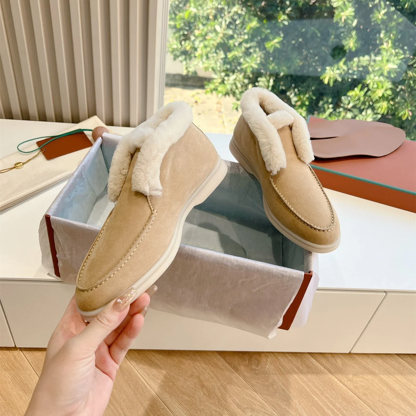 النساء جلد البقر الطبيعي الفراء المتسكعون حجم 35-42 شتاء دافئ حذاء كاجوال الكبار الصوف الأخفاف الدافئة جولة تو الأحذية