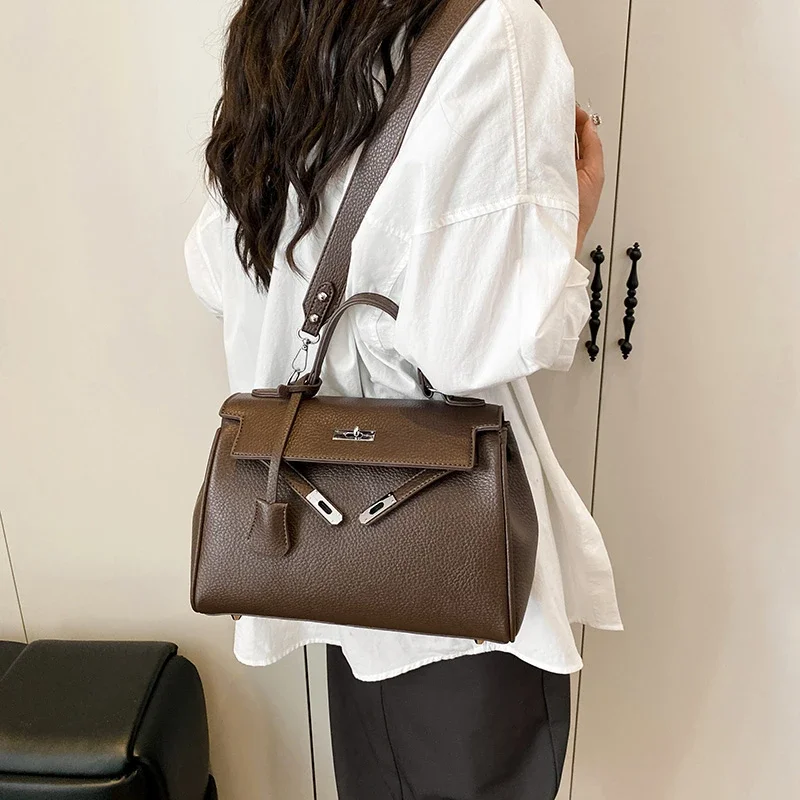 

Minimalist Designer Clutch Bag Stylish Crossbody Tote For Women Solid Color Vintage Leather Commuter Shopper Luxury