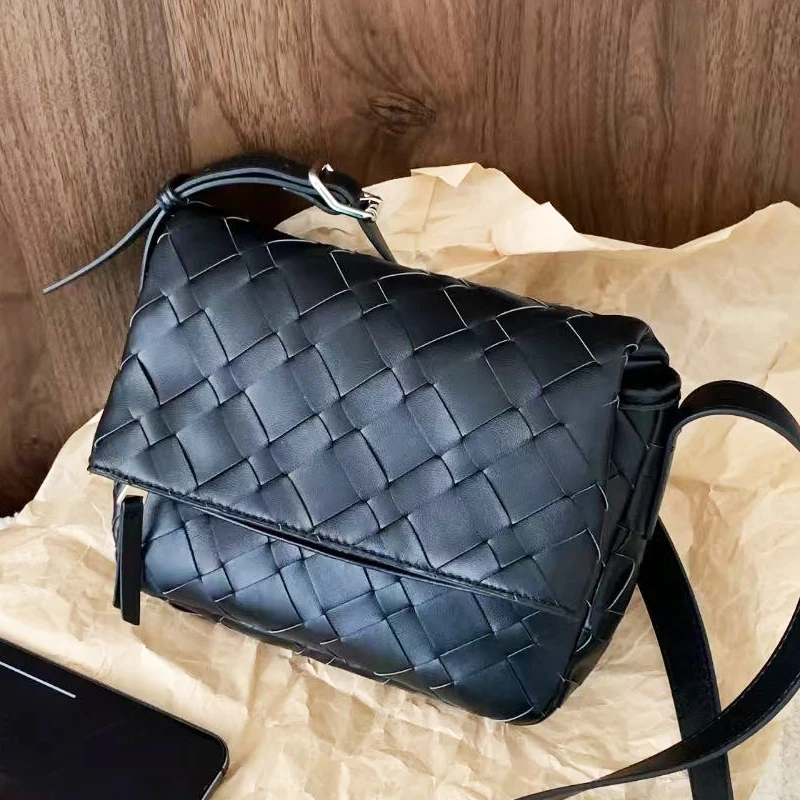 

Korean Casual Box Message Bags For Women Luxury Designer Handbag And Purses 2025 New In PU Cross Weaving Small Underarm Shoulder