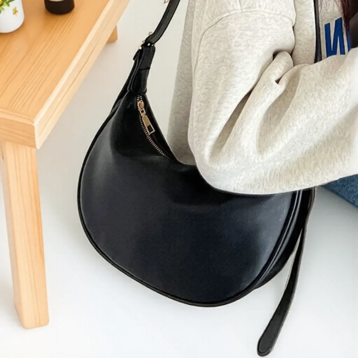 

New Summer Soft Leather Shoulder Bag Women Crossbody Dumpling Bag Trendy Commuting Handbag Fashionable Casual Tote