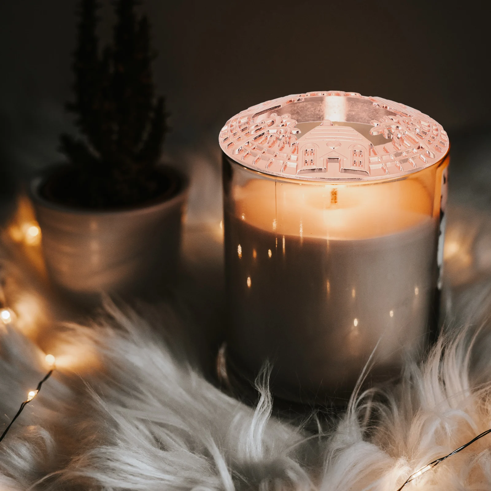 

Windproof Metal Cover Hollow-Out Aroma Candleholder Cover Art Shade Zinc Alloy Decorative Topper Home Decoration