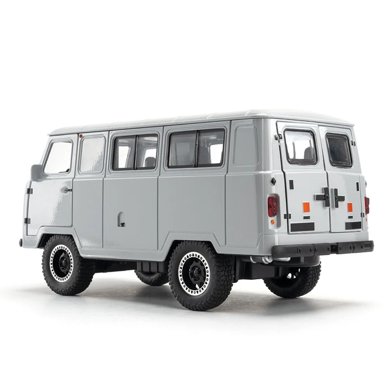 1/18 UAZ Travelers Alloy Bus Car Model Diecast Metal Touring Off-road Vehicle Car Model Simulation Sound and Light Kids Toy Gift