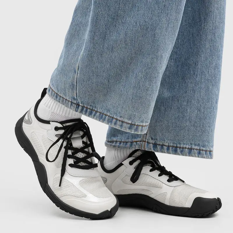 2026 New Trend Sports Shoes Man Breathable Athletic Shoes Mens Lacing Indoor Men Gym Shoes Hard-Wearing Man Gym Training Shoe