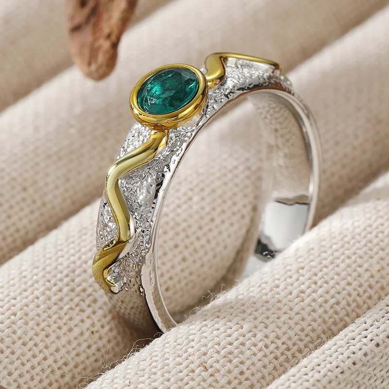Vintage Style Dual Color Green Synthetic Zircon Ring Women's Minimalist Fashion Jewelry Unique Texture Niche Personalized Ring