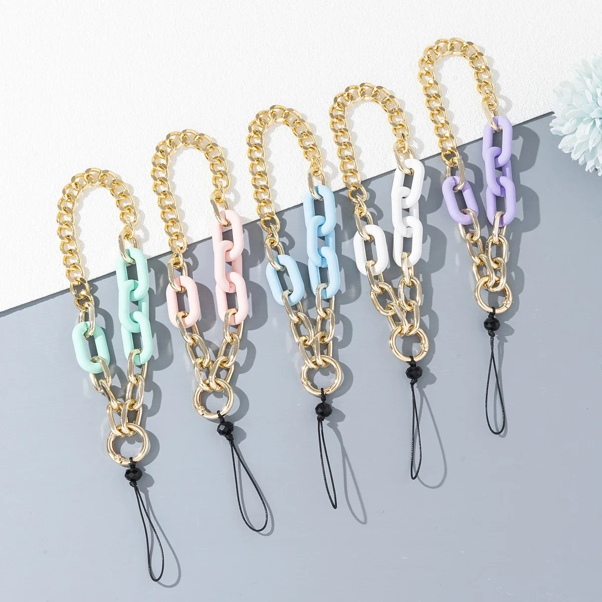 Korean Short Mobile Phone Chain for Women Summer Acrylic Alloy Phone Lanyard Hand Carry Fashion Hanging Chain Jewelry