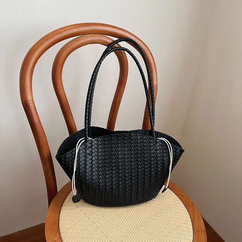 

Stylish Casual Commuter Bag For Women With Luxury High-End Leather And Vintage Fashionable Appeal