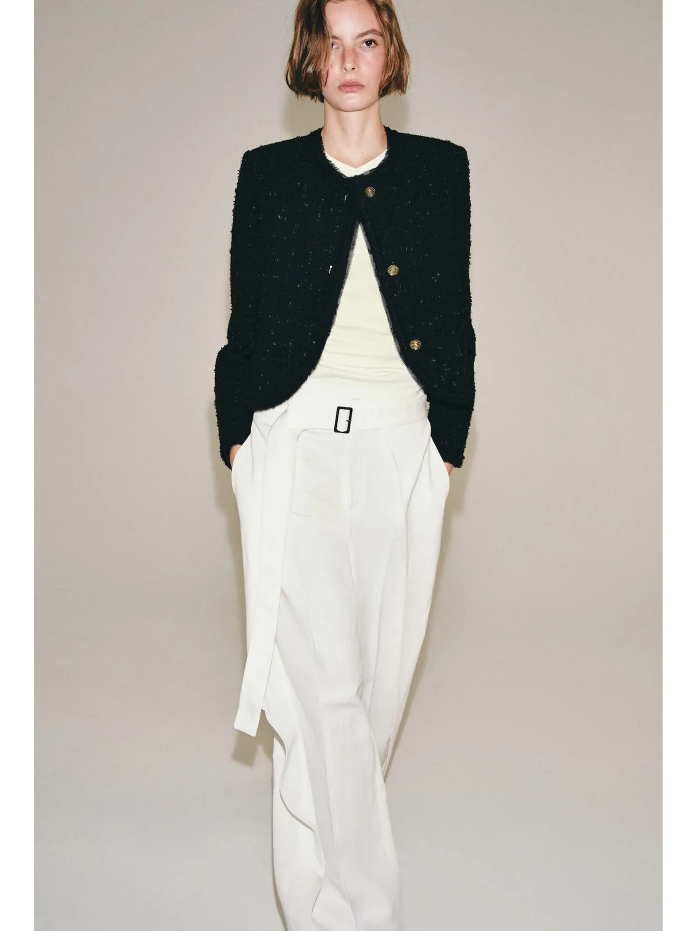 Fall New Arrival Women's Fashion Short Jacket Coat Long Sleeve round Neck Embellished Button Perfume Style Polyester Fiber