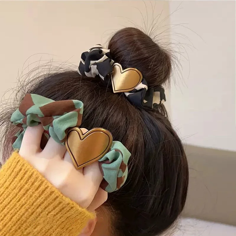 

Ins Heart Shape Large Hair Scrunchies High End Elegant Velvet Ponytail Bands Autumn Winter Soft Trendy Women Ropes Gift