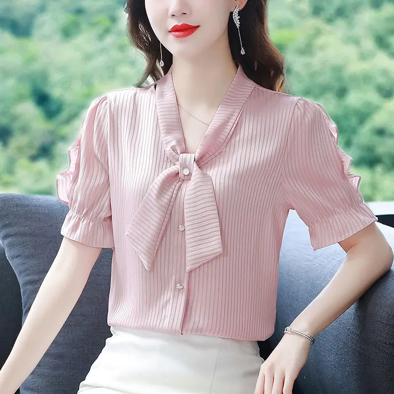 

Fashionable Striped Short Sleeved Shirt for Women in Summer New Style with Bow Loose Top