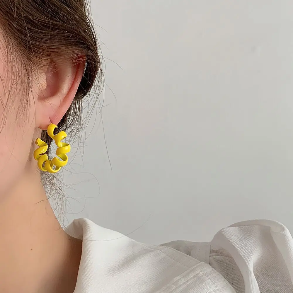 New Simple Spiral Curved Long Drop Earrings for Women Wave Design Fashion Female Stud Jewelry Party Wedding Cute Earring