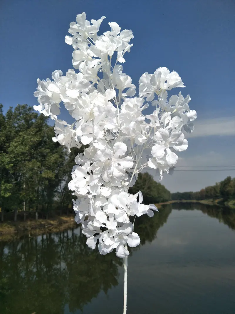 50/100/200 Stück Seidenhortensien, weiße Zweige, Schneeflocken, künstliche Blumen, Kirschblüten, Hochzeitsbogen-Dekoration – Detail 4