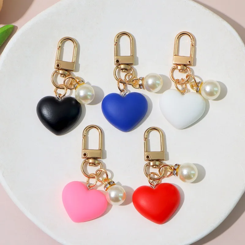 

Resin Heart Keychain Black White Car Key Ring with Pearl Car Keychain Bag Ornaments for Couples Jewelry Gift Accessories