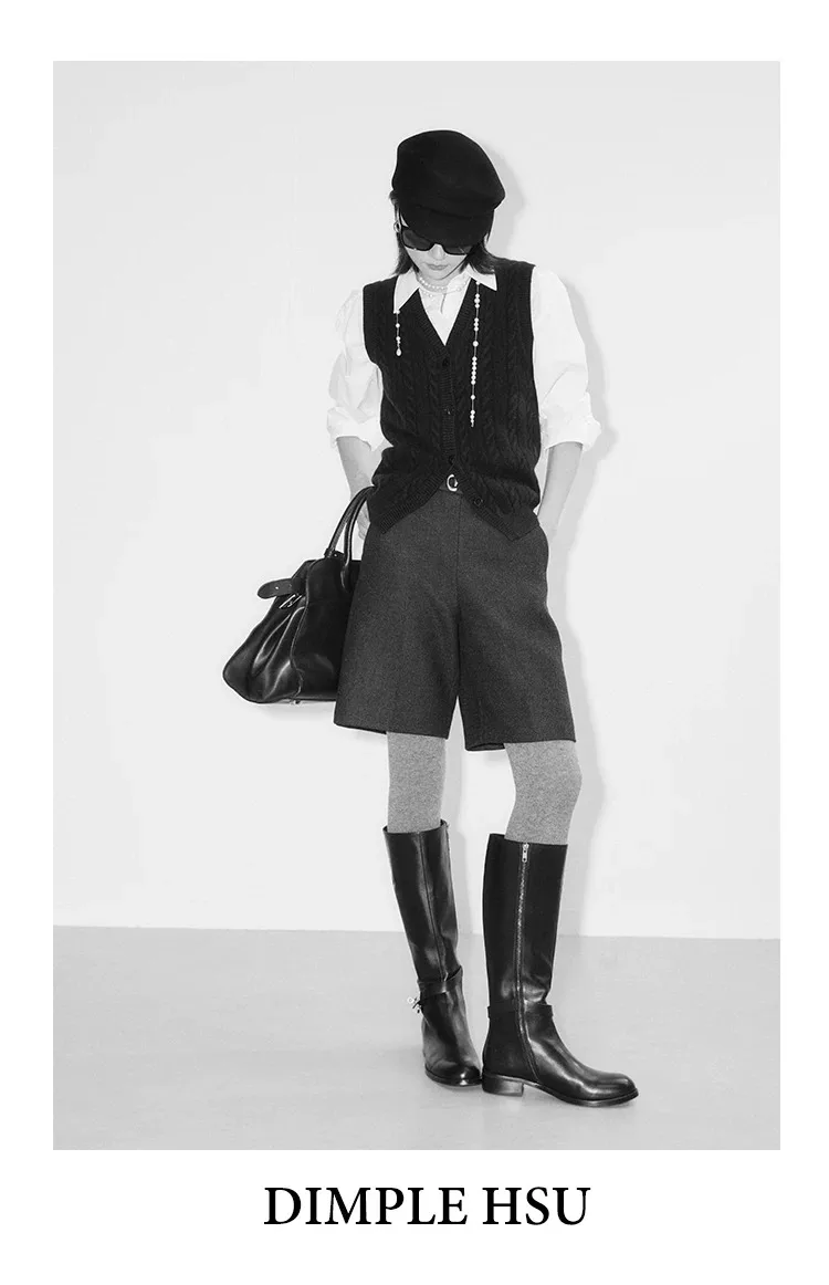 Old Qian Zhimei is a fluffy pure wool sweater vest with three-dimensional twisted flowers.