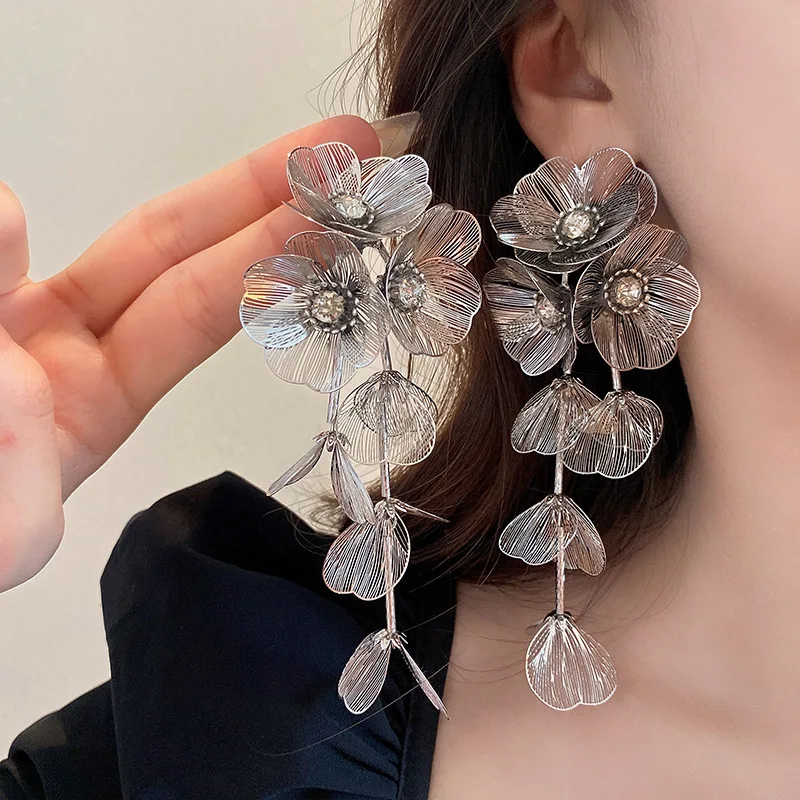 Waterfall Crow's Feet Long Fringed Earrings, Fashionable Diamond-set Flower Personalized Exaggerated Design Earrings