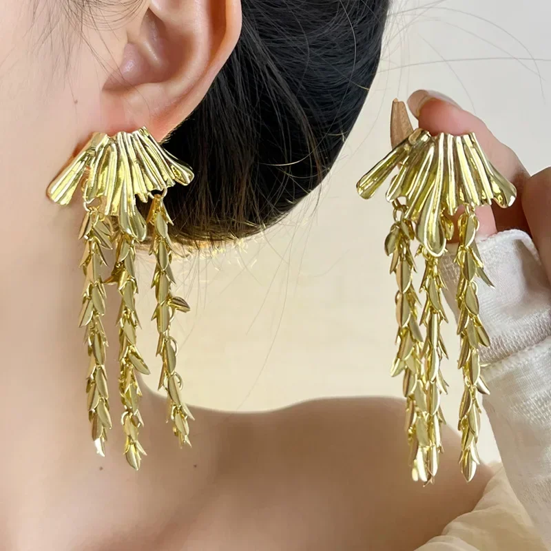 

Exaggerated metal pleated wheat ear tassel new light luxury high-end long stud earrings